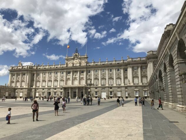 Pałac Królewski w Madrycie dziedziniec